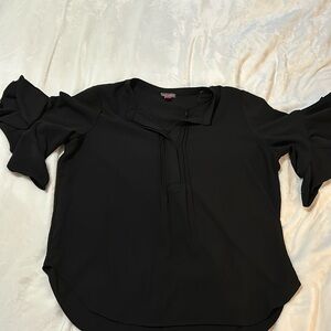 Vince Camuto ruffle sleeve flowy top 🖤🖤🖤